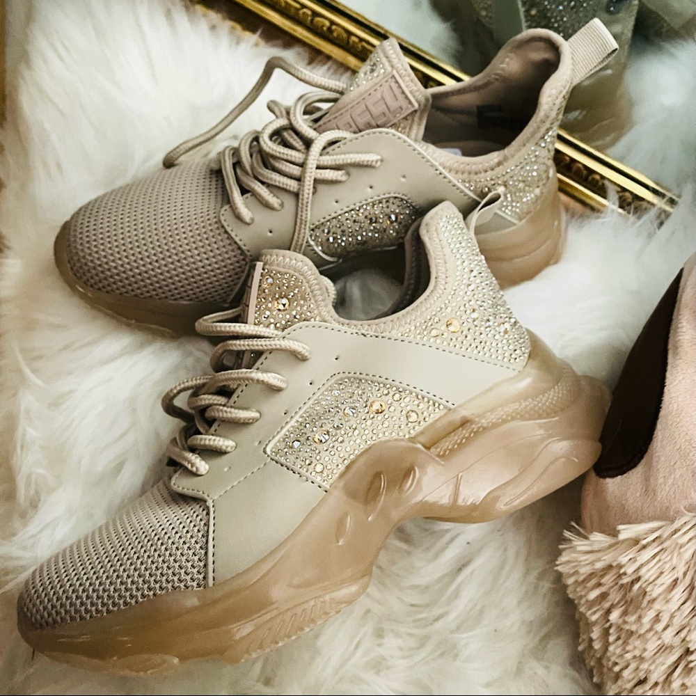 Trendy Brand new, with box Steve Madden.